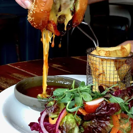 The Wheatsheaf At Beetham Otel 3*