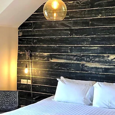 The Wheatsheaf At Beetham Hotell 3*