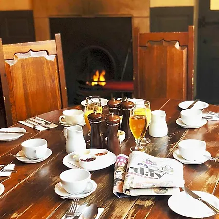 The Wheatsheaf At Beetham Hotell 3*