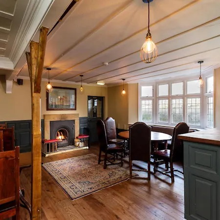 The Wheatsheaf At Beetham 호텔 3*
