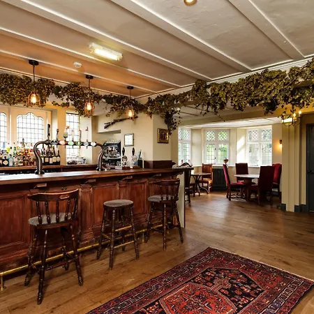 Отель The Wheatsheaf At Beetham 3*