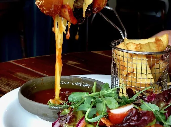 The Wheatsheaf At Beetham Hotel 3*